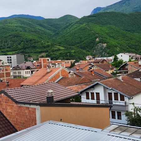 Lovely 1 Bedroom Within Walking Distance, Views Pejë Esterno foto