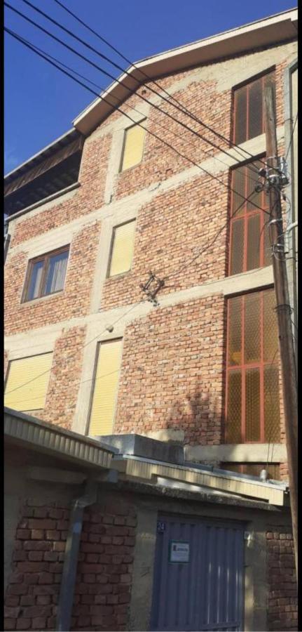 Lovely 1 Bedroom Within Walking Distance, Views Pejë Esterno foto