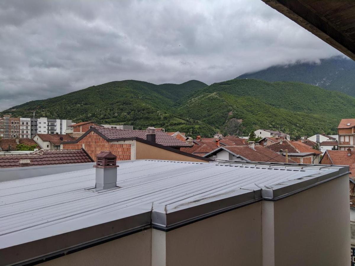 Lovely 1 Bedroom Within Walking Distance, Views Pejë Esterno foto