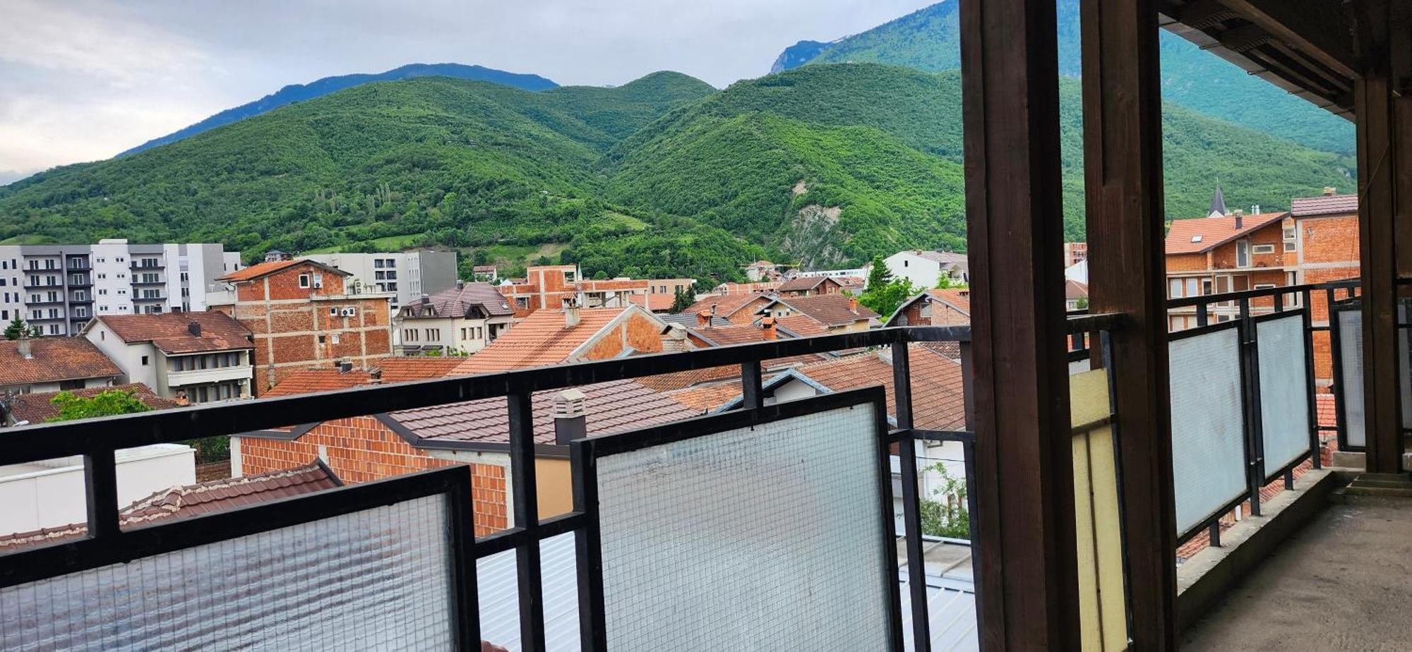 Lovely 1 Bedroom Within Walking Distance, Views Pejë Esterno foto