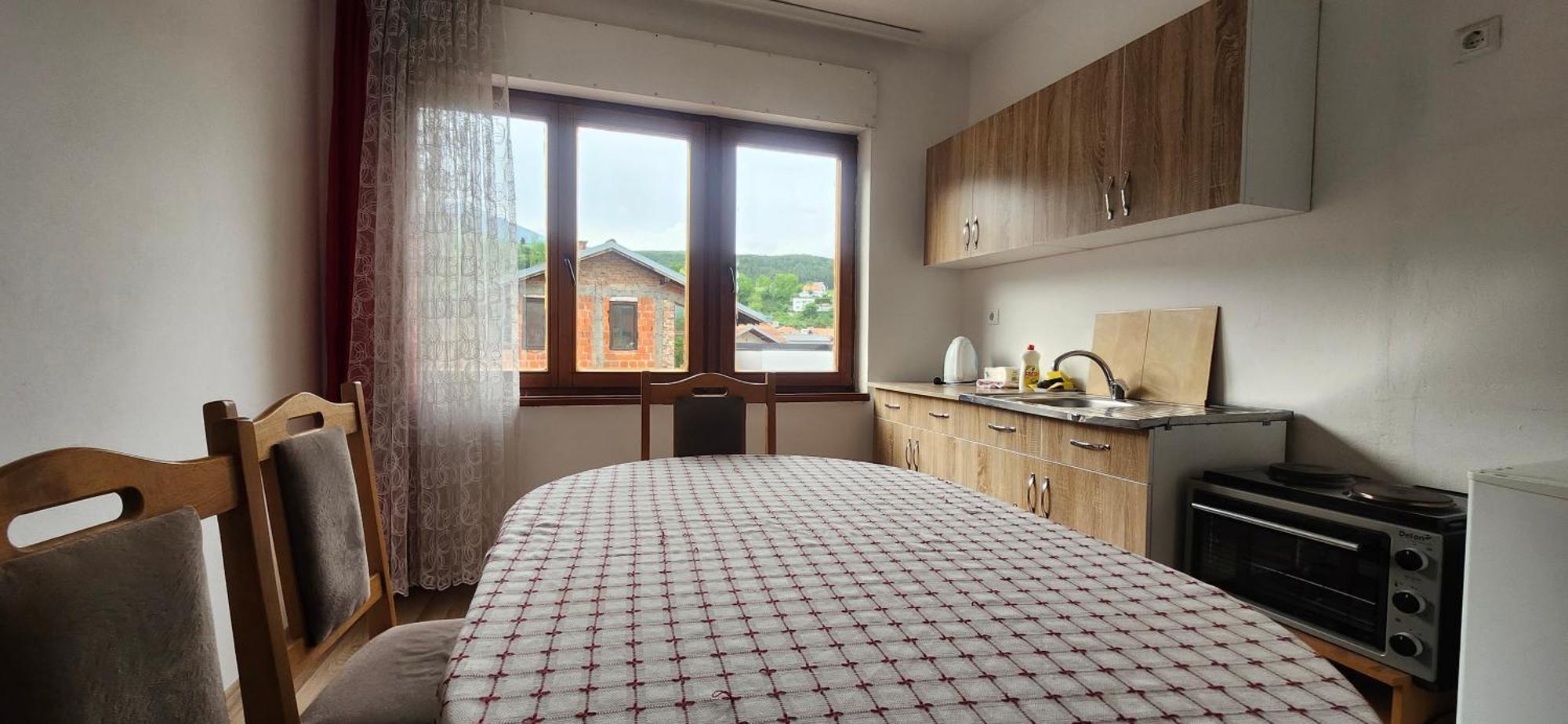 Lovely 1 Bedroom Within Walking Distance, Views Pejë Esterno foto
