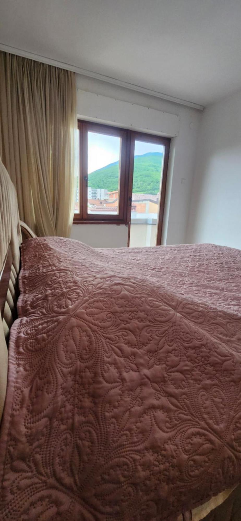 Lovely 1 Bedroom Within Walking Distance, Views Pejë Esterno foto