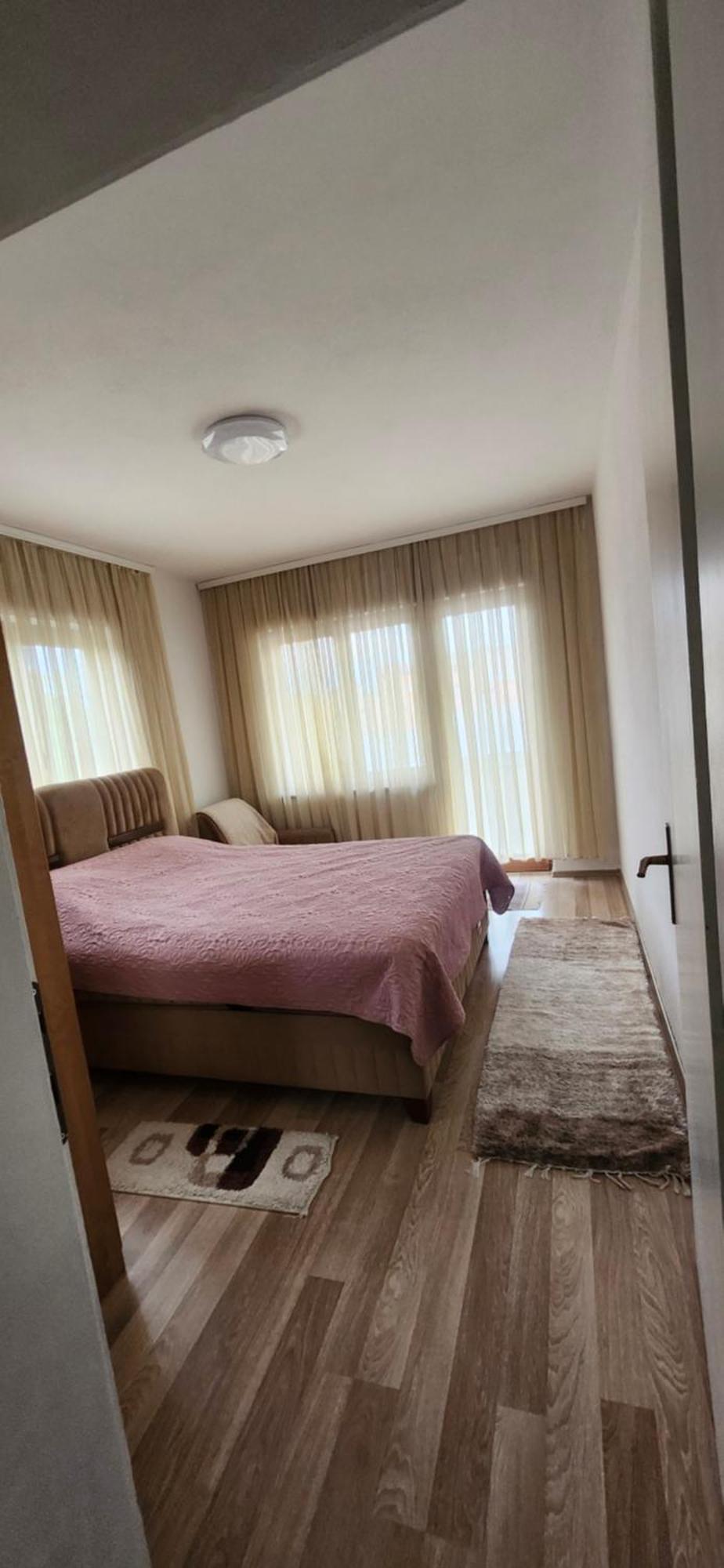 Lovely 1 Bedroom Within Walking Distance, Views Pejë Esterno foto
