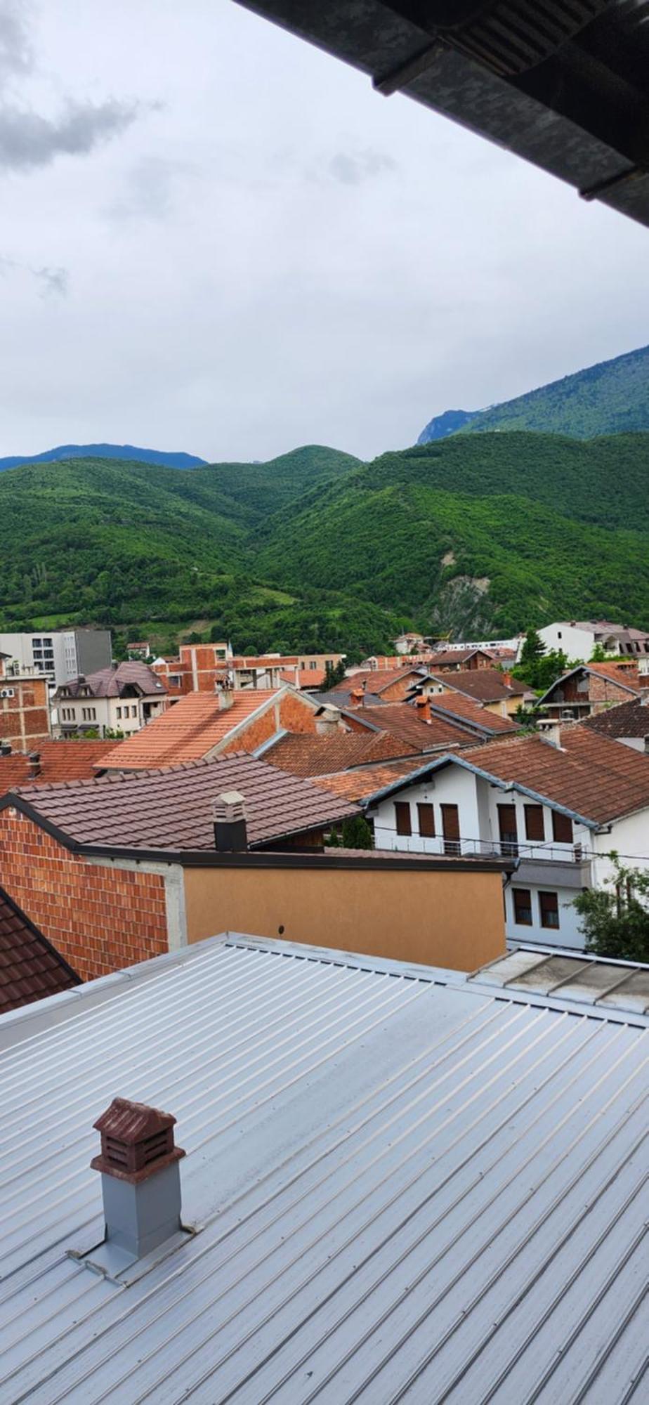 Lovely 1 Bedroom Within Walking Distance, Views Pejë Esterno foto