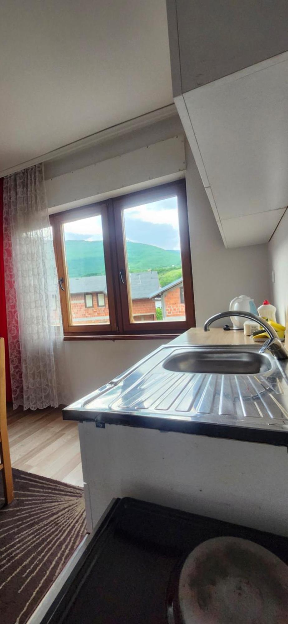 Lovely 1 Bedroom Within Walking Distance, Views Pejë Esterno foto