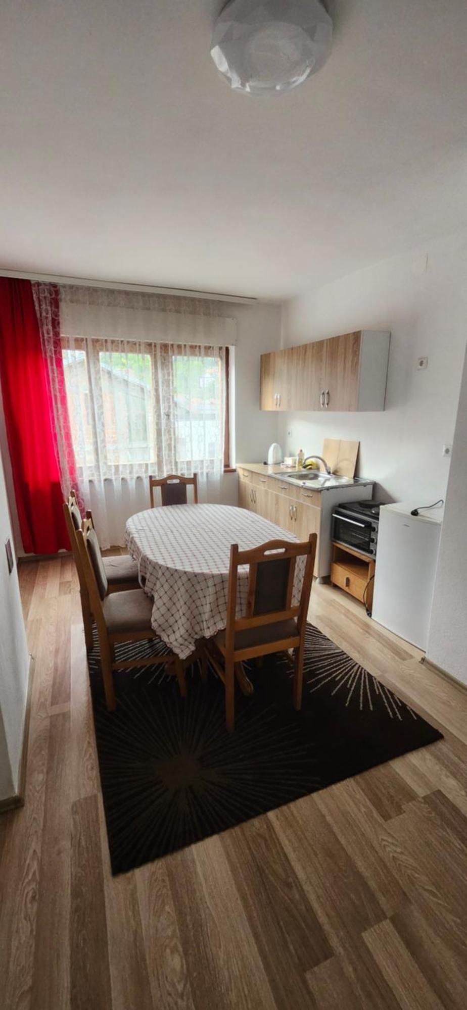 Lovely 1 Bedroom Within Walking Distance, Views Pejë Esterno foto