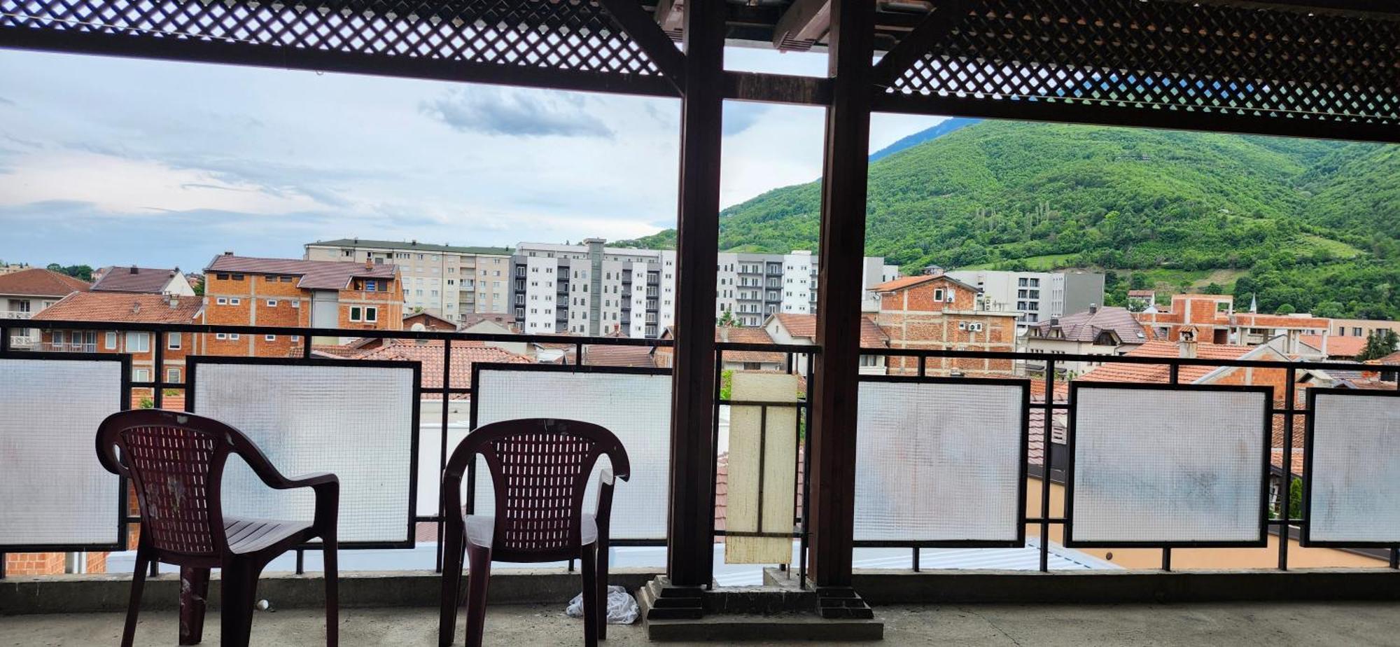 Lovely 1 Bedroom Within Walking Distance, Views Pejë Esterno foto