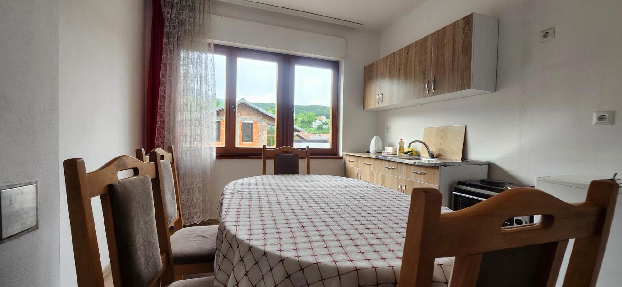 Lovely 1 Bedroom Within Walking Distance, Views Pejë Esterno foto