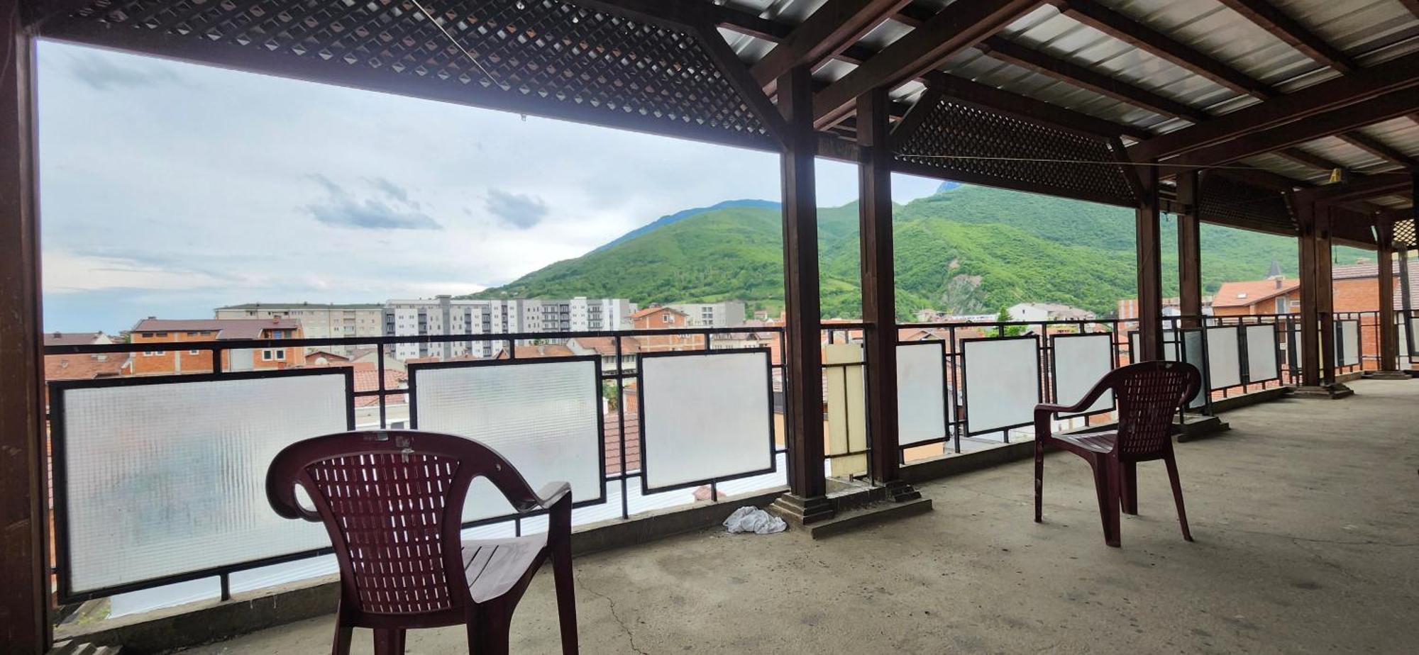 Lovely 1 Bedroom Within Walking Distance, Views Pejë Esterno foto